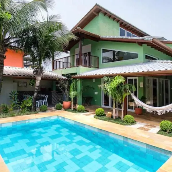 CHARMOSA CASA EM CONDO A 01 QUADRA DA PRAIA DO SAPE UBATUBA com churrasqueira, forno pizza, wifi, hotel in Ubatuba