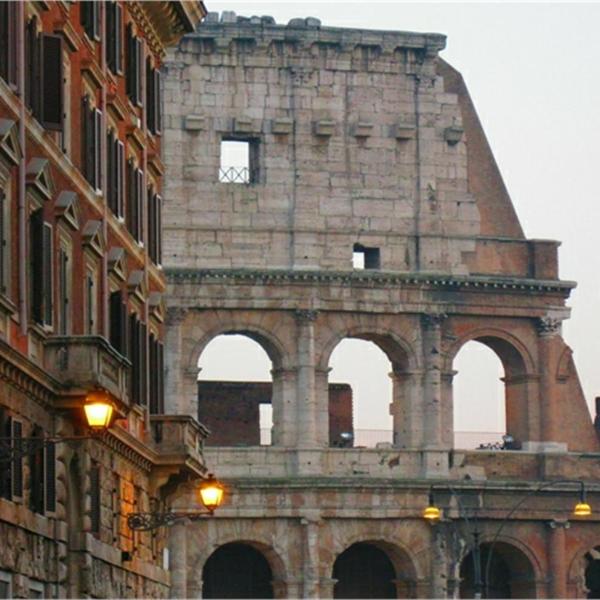 Colosseum Street