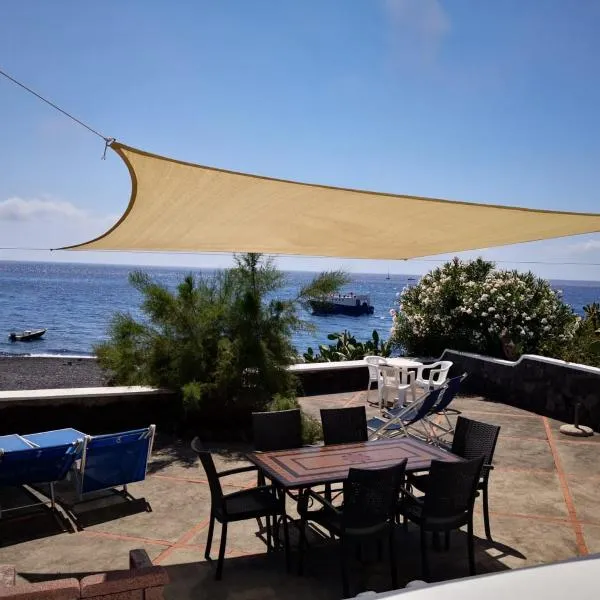 Villa Mareblu Luxury Holiday Apartment direttamente sul mare, hotel in Stromboli