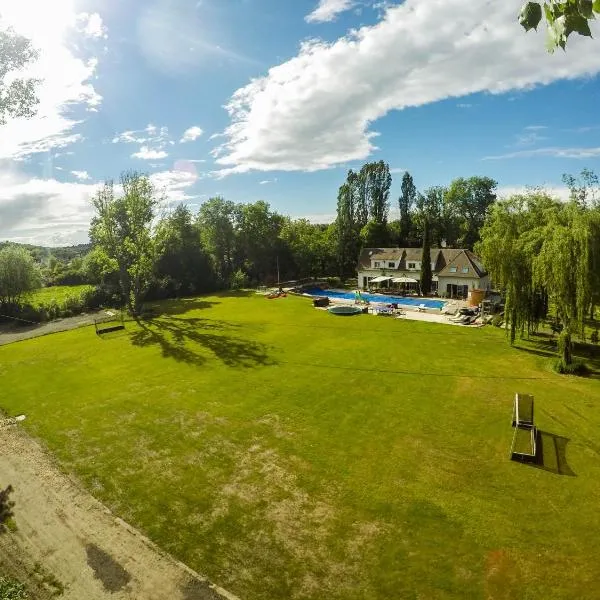Les Bulles de la Maison du Rocher, hotel in Noisy-sur-École