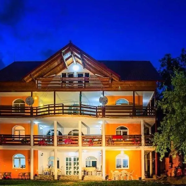 Casa Cristalina&Dumi、アルバクのホテル