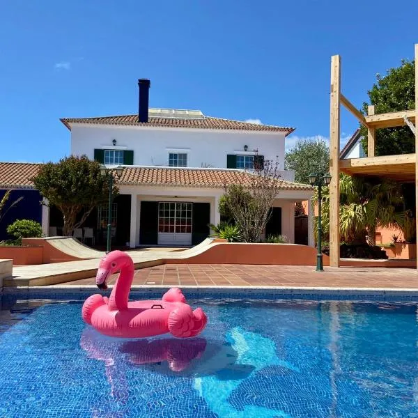 SALT LIPS - Azores Surf Experience, ξενοδοχείο στην Πόντα Ντελγάδα