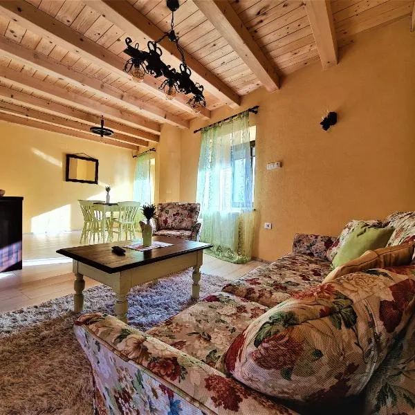 Apartman "Ela", hotel in Fužine