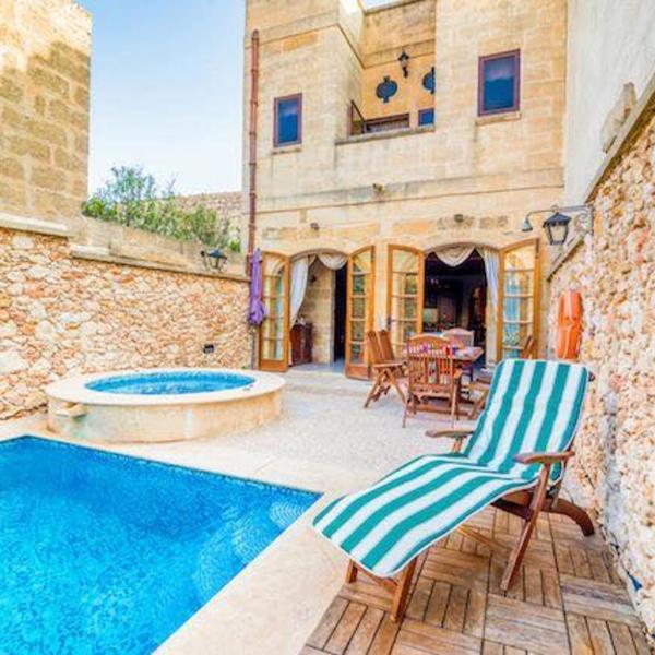 5 bedrooms villa with private pool and wifi at In Nadur 1 km away from the beach