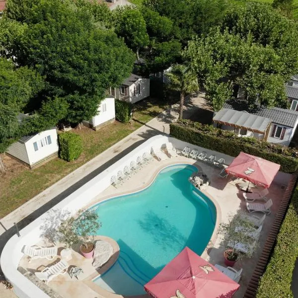 LE CASQUE ROI, hotel v destinaci Salavas