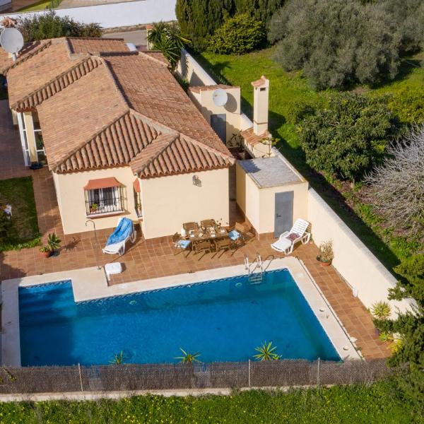 Villa Elissa with 3 bedrooms andpool and views close to Conil