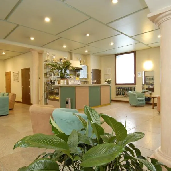 Albergo Bianchi Stazione, hotel v destinaci Mantova