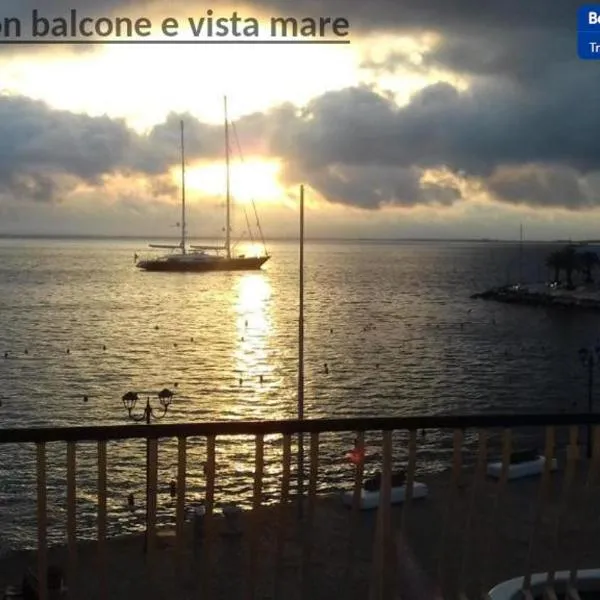 Ampio monolocale con balcone fronte mare、ポルト・サント・ステーファノのホテル