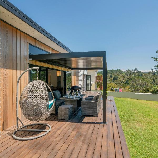 Treetop Bach - Whangamata Holiday Home