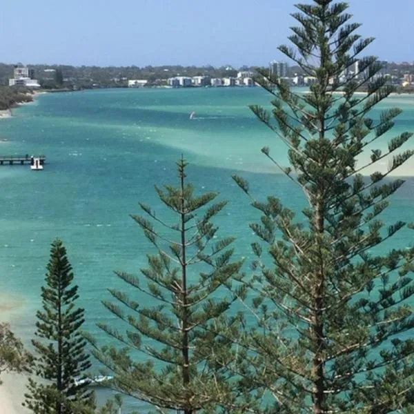 Just Perfect Apartment with Ocean Views, hotel in Caloundra