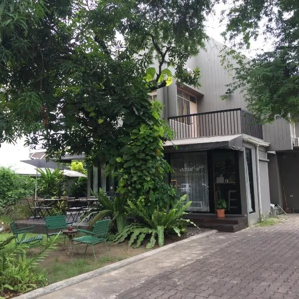 Baan Ongkharak bed & breakfast, hotel a Bangkok