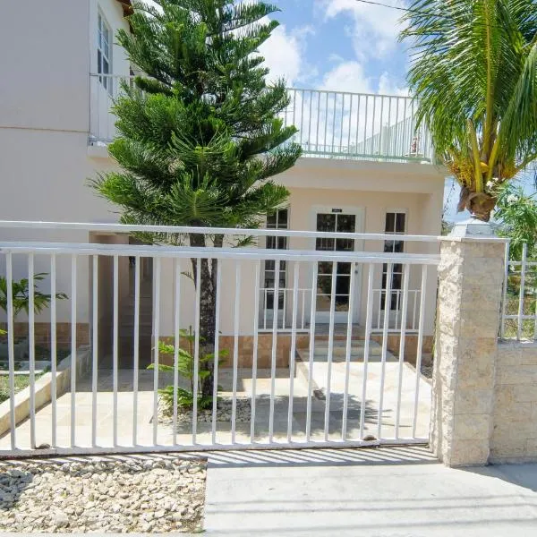 Caribbean Inn and Suites, hotel in Saint Johnʼs