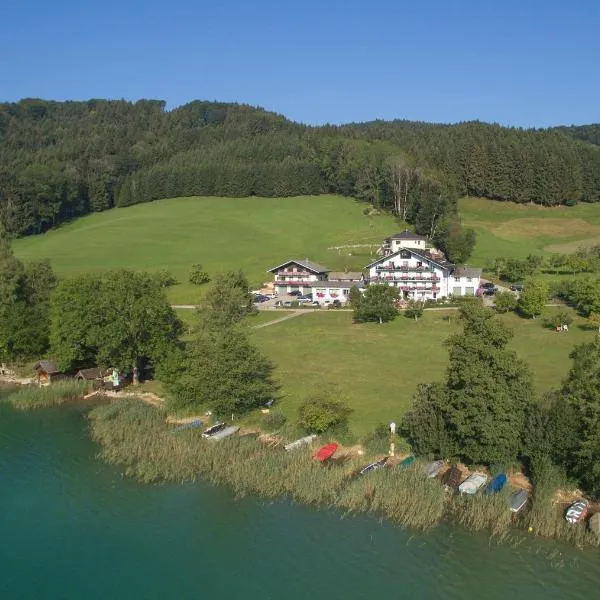 Hotel Garni Dorferwirt am Irrsee, hotel em Tiefgraben