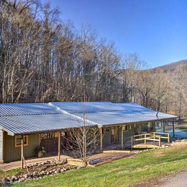 Cherokee Natl Forest Retreat Renovated Cabin!, hotell i Greeneville