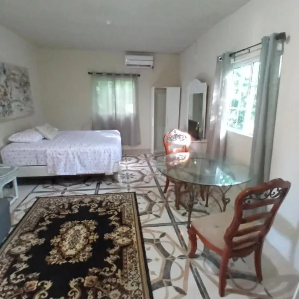 Grace Garden Guesthouse by Eminence Ent, ξενοδοχείο σε Ocho Rios