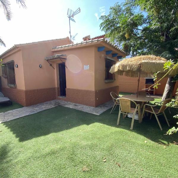 Casabungalow en complejo turístico con jardín privado y piscina compartida