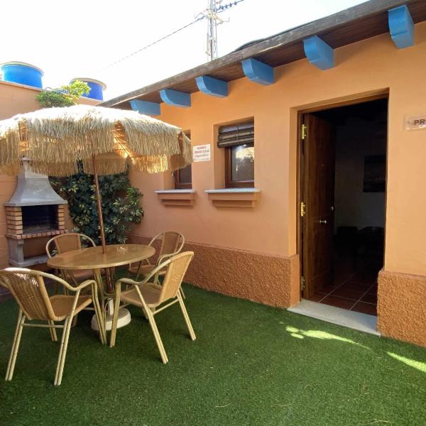 Estudio con jardincito privado barbacoa y piscina compartida para parejas