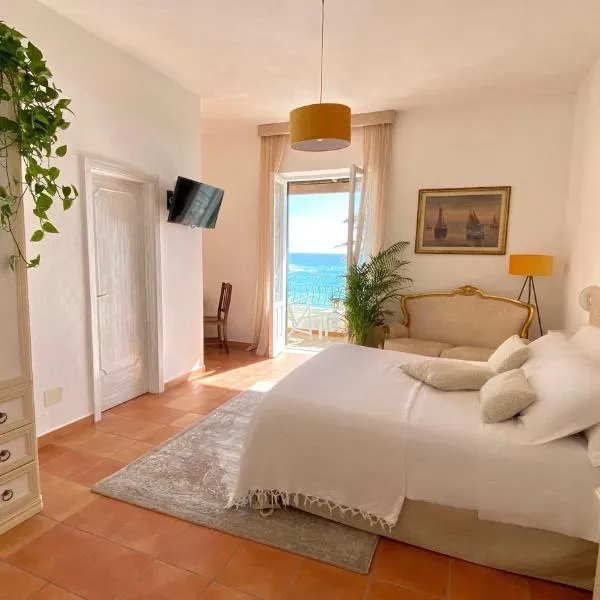 Villa Bina Sea Hotel, hotel v Ischii