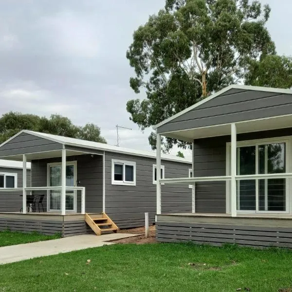 Young Caravan and Tourist Park โรงแรมในยัง