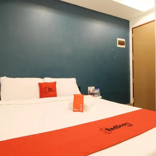 RedDoorz Plus @ San Marcelino Malate, hotell i Manila