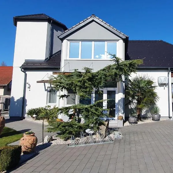 Ancsi Apartmanház, Hotel in Balatonlelle