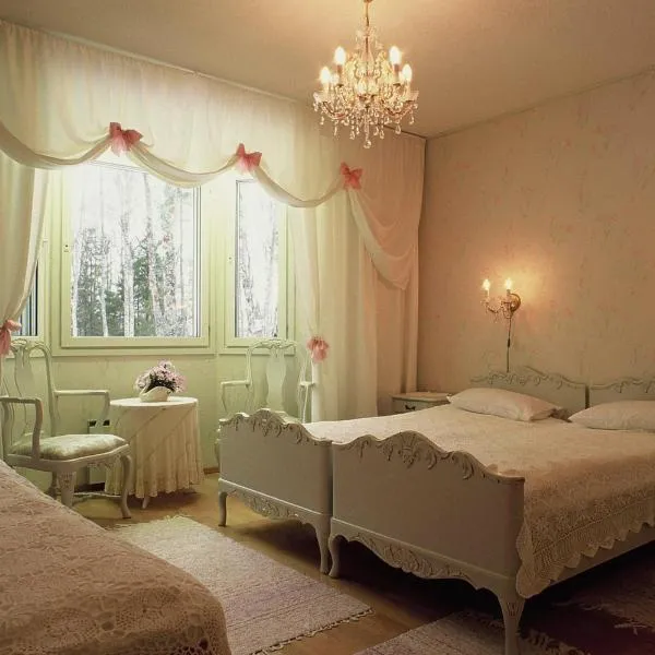 Hotelli Kultainen Joutsen, hotel in Kuusamo