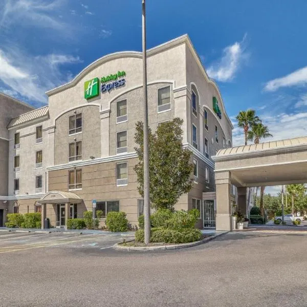 Holiday Inn Express Hotel & Suites Clearwater US 19 North by IHG, hotel v destinaci Clearwater
