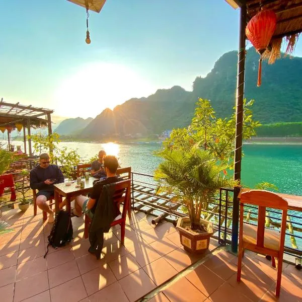 Phong Nha Coco Riverside, hotel v destinaci Phong Nha