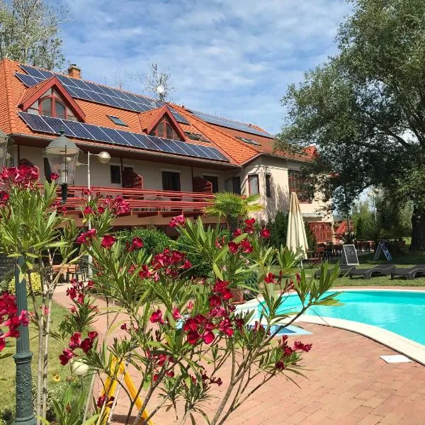 Zsanett Hotel, hotel in Balatonkeresztúr