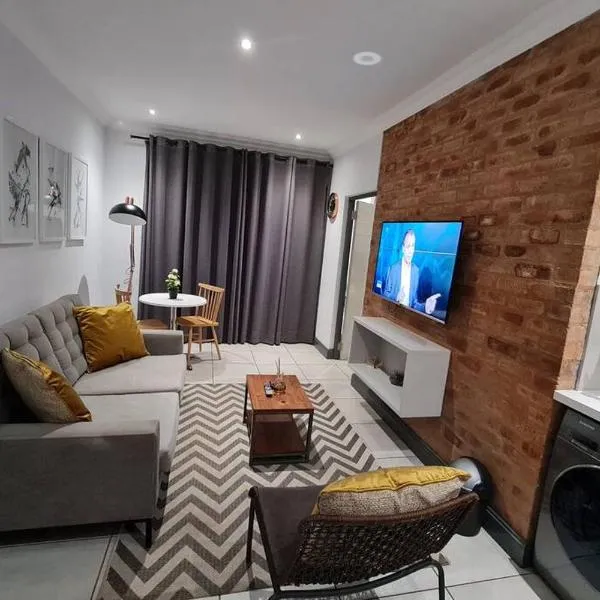 Upmarket one-bedroom apartment at Menlo Park, hotel v destinaci Pretoria