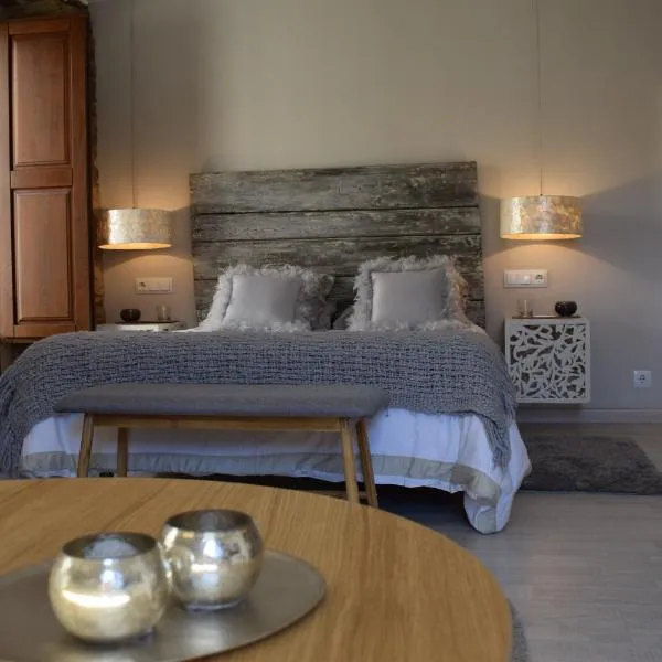 Casas de Outeiro, hotel in Samos