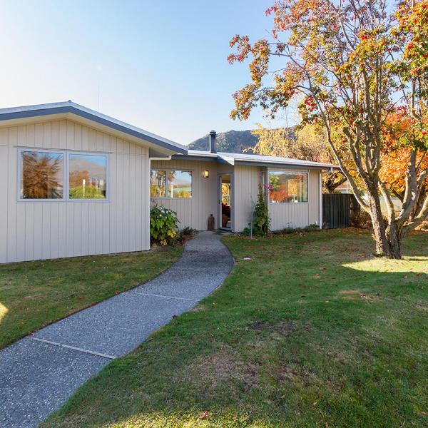 Brow Peak View - Arrowtown Holiday Home