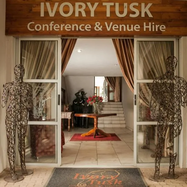 Ivory Tusk Lodge، فندق في تزانين