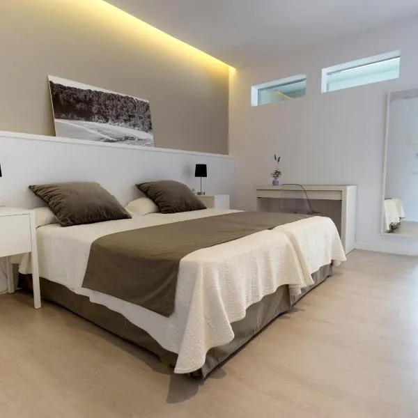 Hostal La Palma, hotell sihtkohas Fornells