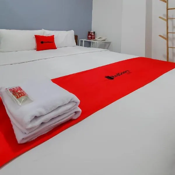 RedDoorz Plus @ Batutulis Bogor, hotel v destinaci Bogor