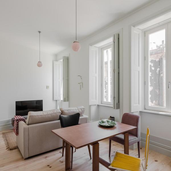 Charming Camões Apartment in Porto with AC & Wi-Fi