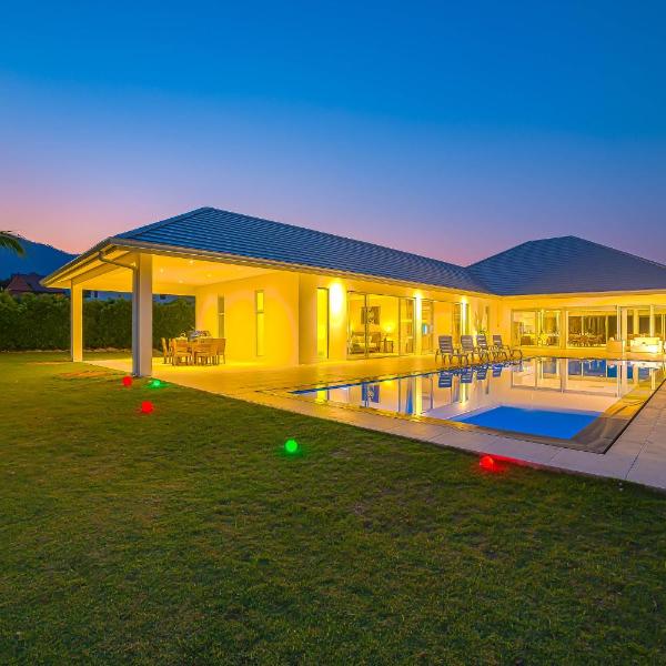 Luxury Modern 4 Bedroom Pool Villa PH111