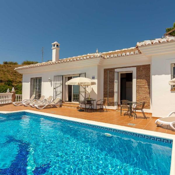 VILLA ANDALUCÍA: cerca de todo, intimidad y espacio