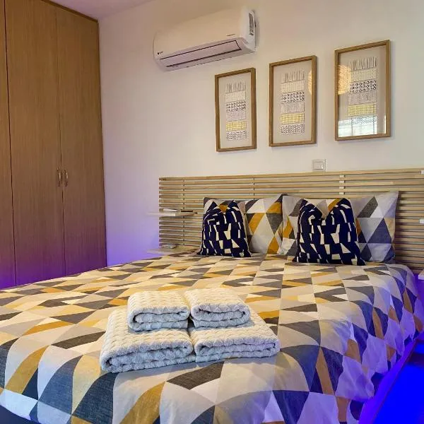 Fat Cow Apartment 103, ξενοδοχείο στη Λάρνακα