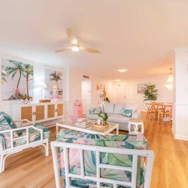 The Coconut Crib- Waterfront Burleigh Beach, hotel in Gold Coast