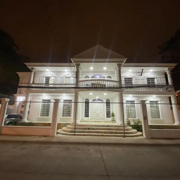 WHITE HOUSE, hotel in Guayaquil