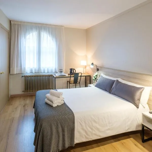 Hotel Torres Manlleu、マンレウのホテル