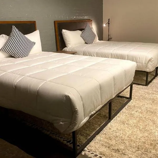 3E-Spacious 2 bedroom in Oakland, sleeps 8, hotel in Pittsburgh