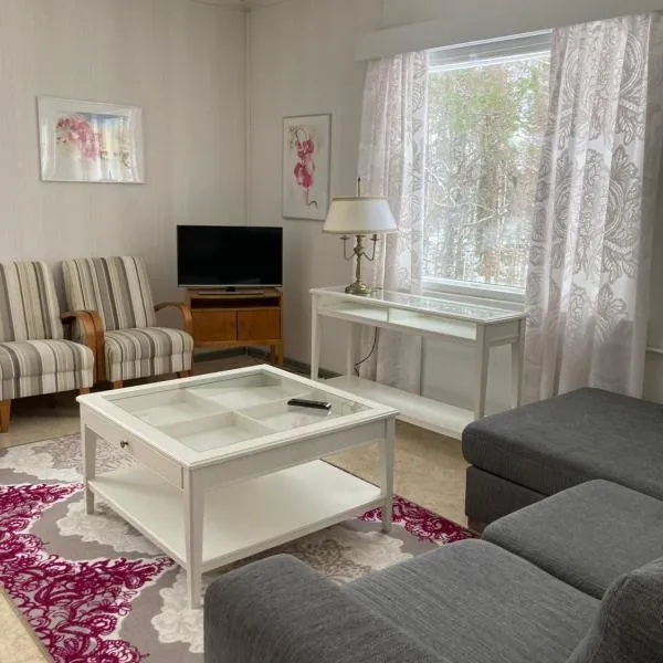 Suutalan Mansikkatalo, hotel in Ylipää