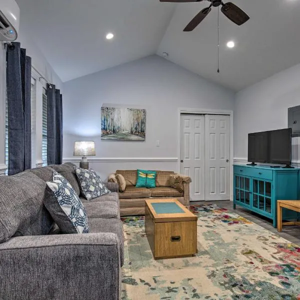 Downtown Ocean Springs Retreat: 1 Mi to Beach!, hotel en Ocean Springs