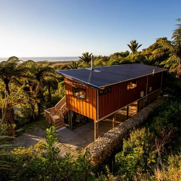 Treescapes - Rainforest Hot Tub 2km from Punakaiki, ξενοδοχείο σε Punakaiki