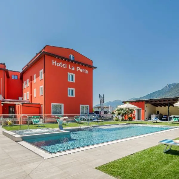 Hotel La Perla, hotel in Sant' Antonino (S. Antonino)