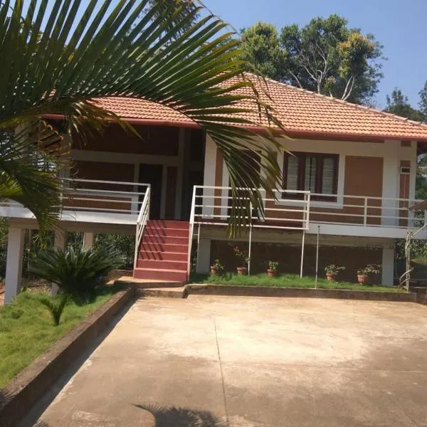 Coorg -Kunji Phad River View Homestay, Hotel in Virajpet
