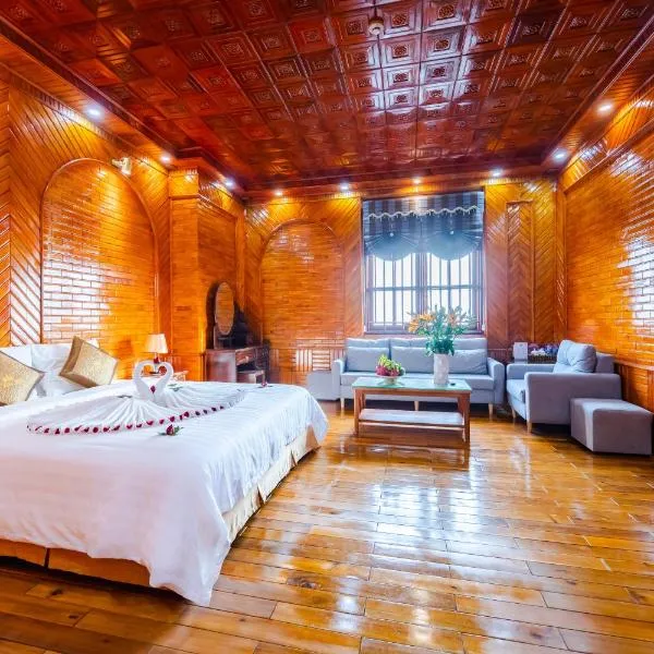TheKing Hotel, hotel u gradu Hương Gia