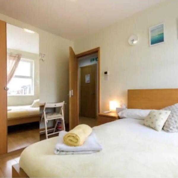 Harrow Rd Rooms by DC London Rooms